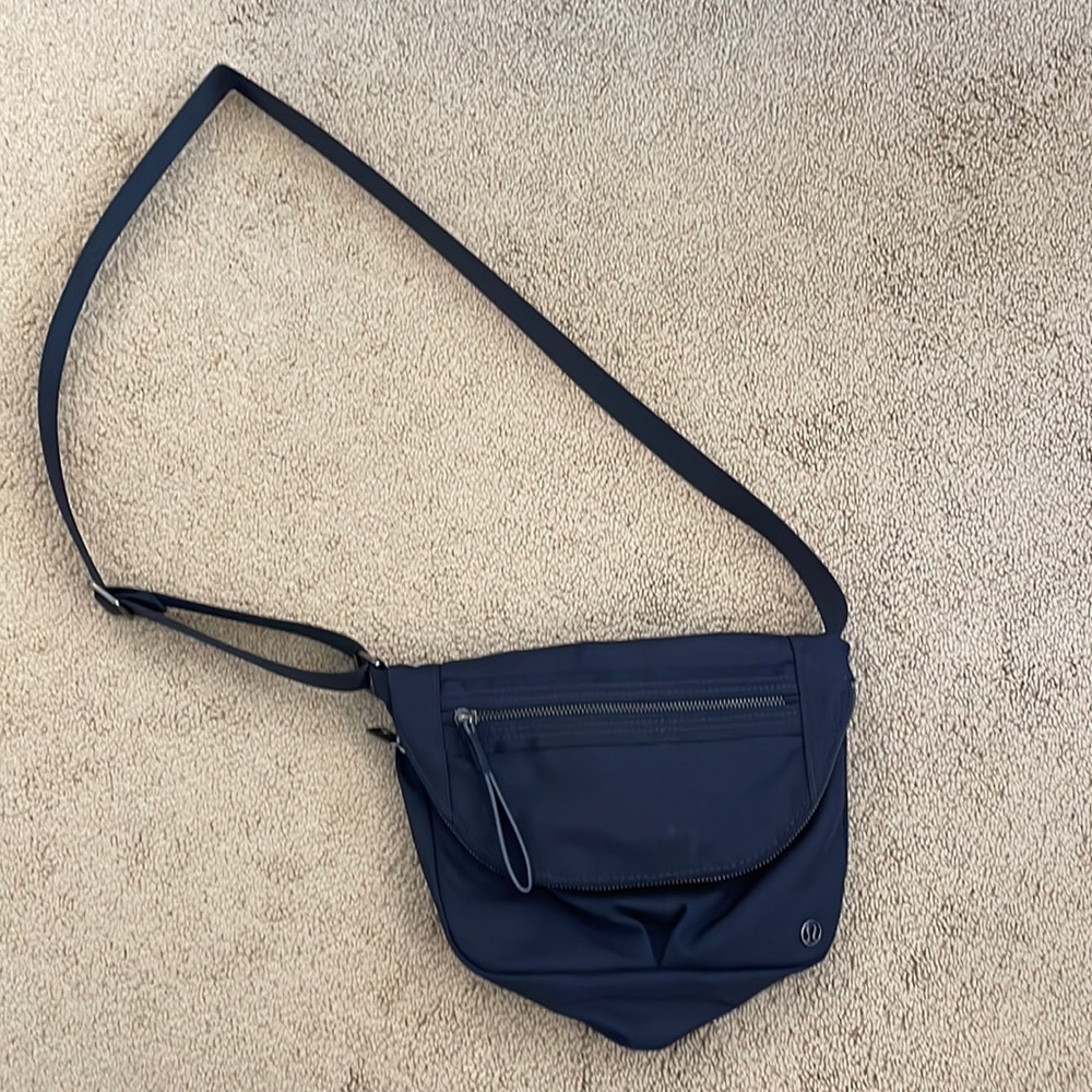 Women’s Lululemon Festival Bag in Navy